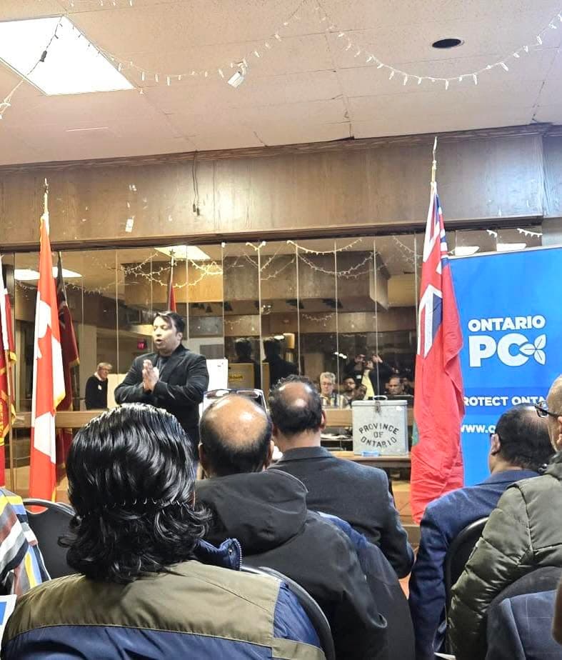 Murshed Nizam speaking to a room of attendees