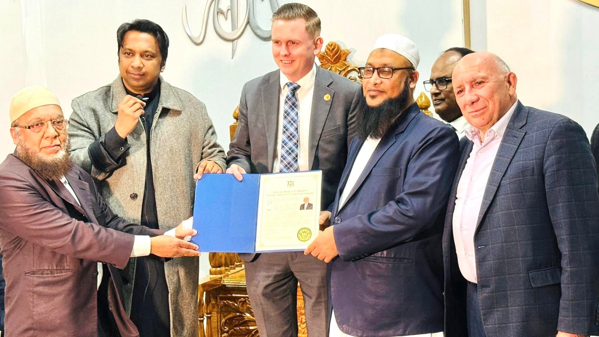 Murshed Nizam receiving a certificate with community leaders